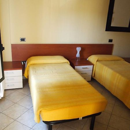 Caffetteria Dell'Angolo Hotel Borghetto Secondo Ngoại thất bức ảnh