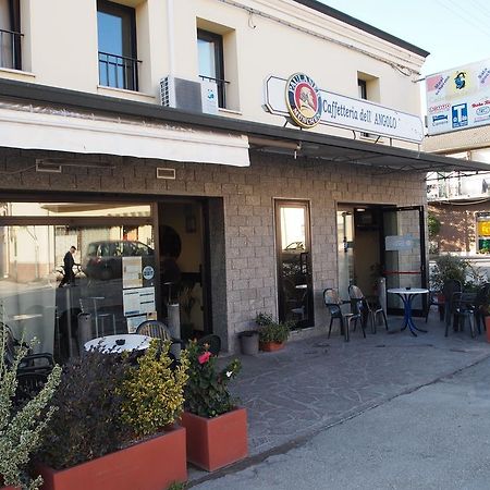 Caffetteria Dell'Angolo Hotel Borghetto Secondo Ngoại thất bức ảnh