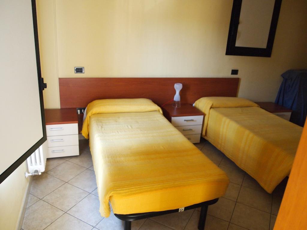 Caffetteria Dell'Angolo Hotel Borghetto Secondo Ngoại thất bức ảnh